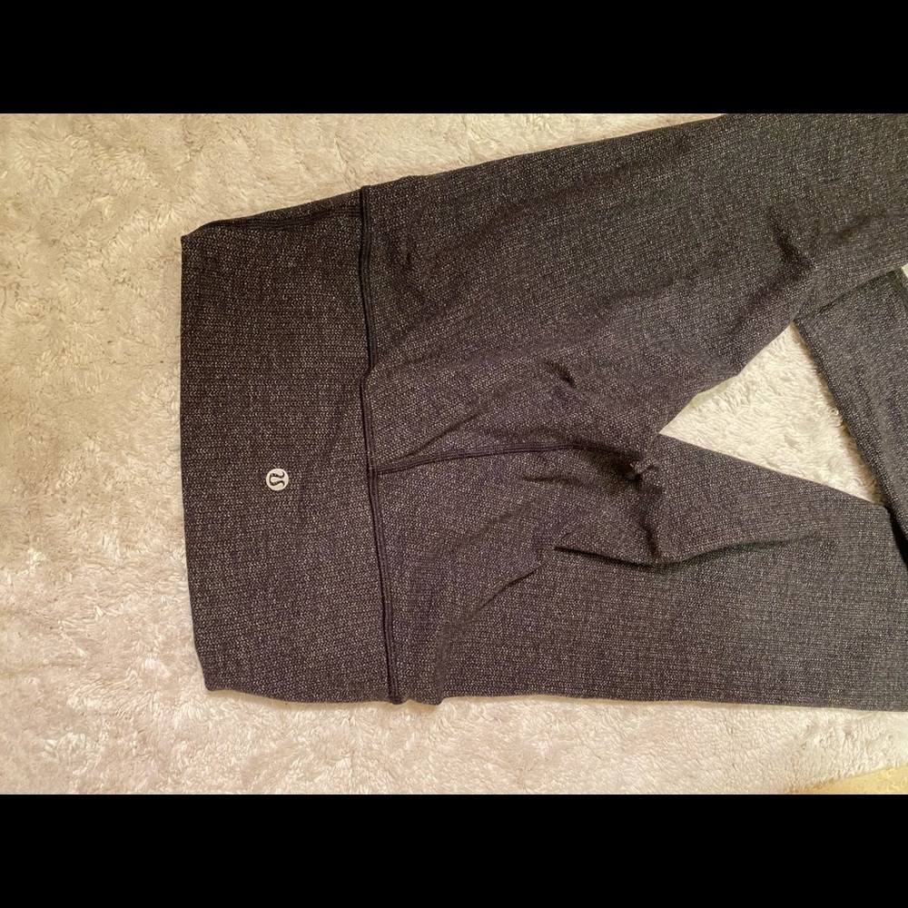 Heather Grey. Lululemon Wunder Unders. Size 4. 28"